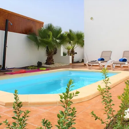 Eesha By Privilege Bay 拉·奥利瓦